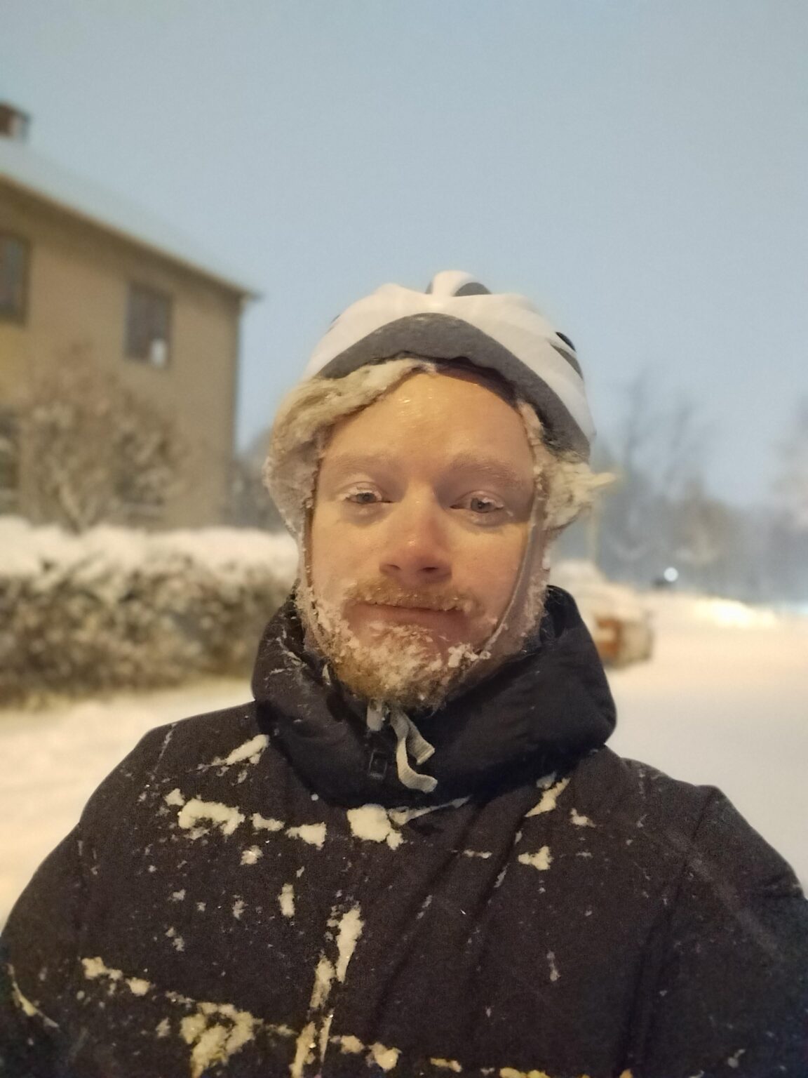 スウェーデン人であるということは、悪天候でも自転車に乗れる自分の能力を過大評価することだ