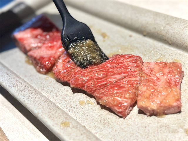 骨付きテーブル仕上げカルビ　特製ダレ