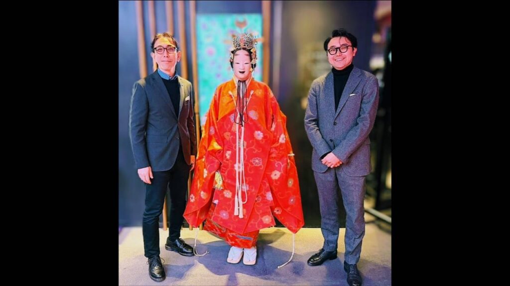 写真：左より、Aloft Tokyo Ginza 総支配人 藤原邦継氏,シテ方金春流能楽師 山井綱雄氏,月刊HOTERES 編集長 義田真平