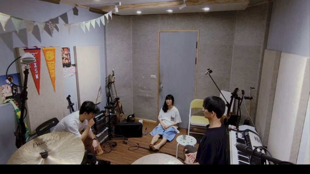 台湾Elephant Gym、初のドキュメンタリー『More Real Than Dreams』公開　世界ツアーの裏側に迫る | 黃信維（コウ・シンイ） | ニュース