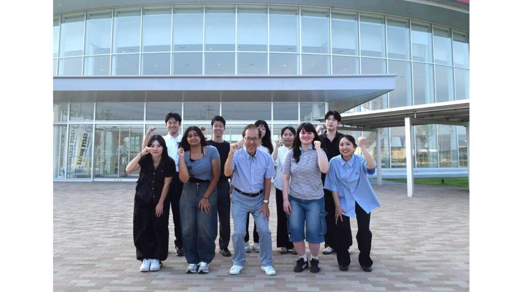 神田外語大生による日英版「震災復興新聞」完成にあわせ内堀福島県知事と学生らが語る座談会を開催 ― 東日本大震災・原子力災害から15年、福島の「今」を世界へ ― | 神田外語大学 神田外語大学