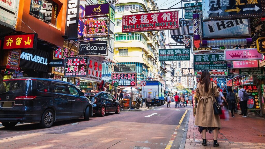 【速報】日本の4億円強奪事件との関係は…香港で日本人男性が日本円5800万円両替店前で強奪される 2人組は空港で逮捕 - ライブドアニュース