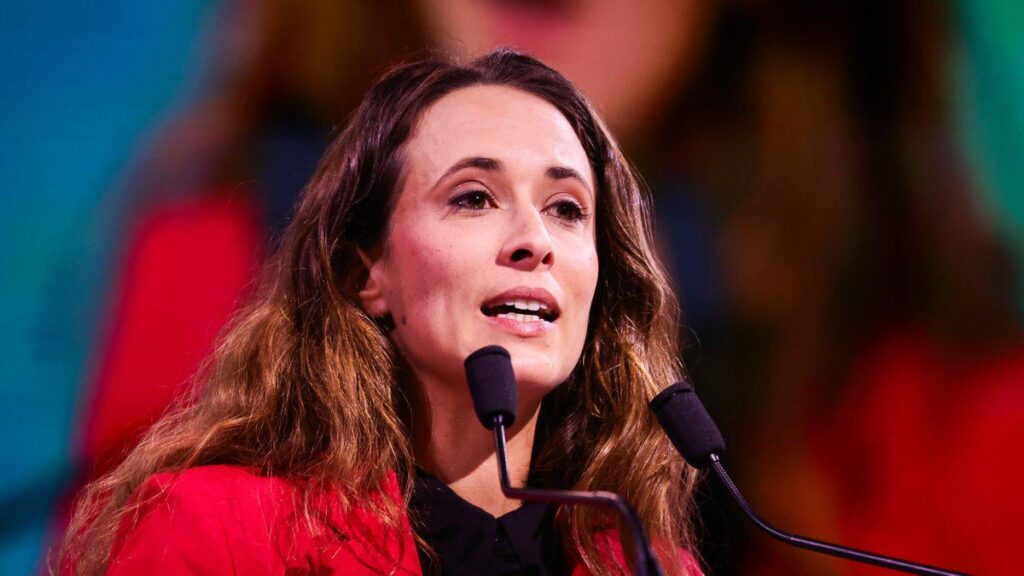 離婚とひとり親家庭の増加に直面して、LFIは「友情」に対する新たな権利を確立することを提案する