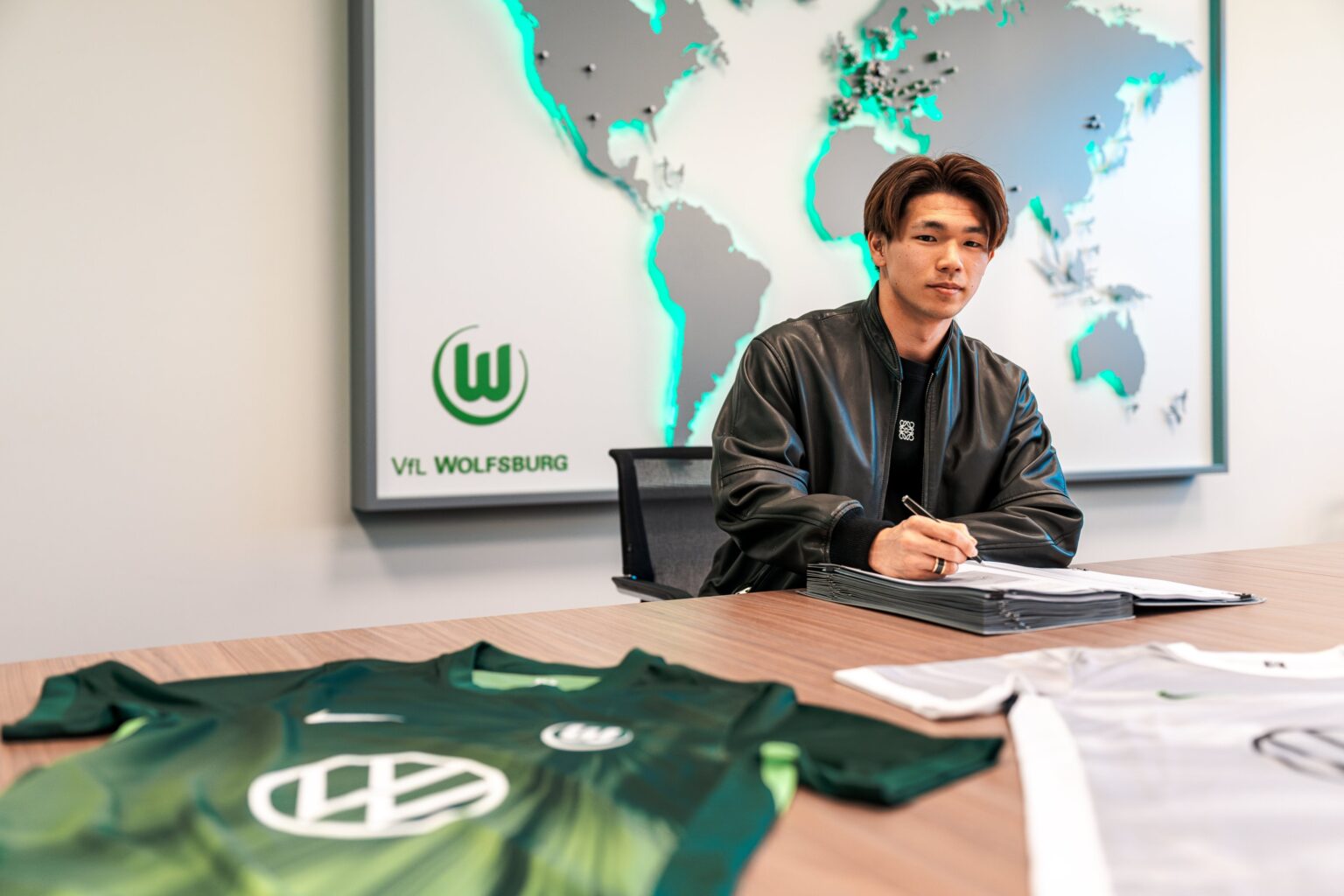 20歳FW塩貝健人がドイツ1部・ヴォルフスブルクへ完全移籍！2030年6月までの4年半契約 | 話題の投稿 | スポーツブル (スポブル)