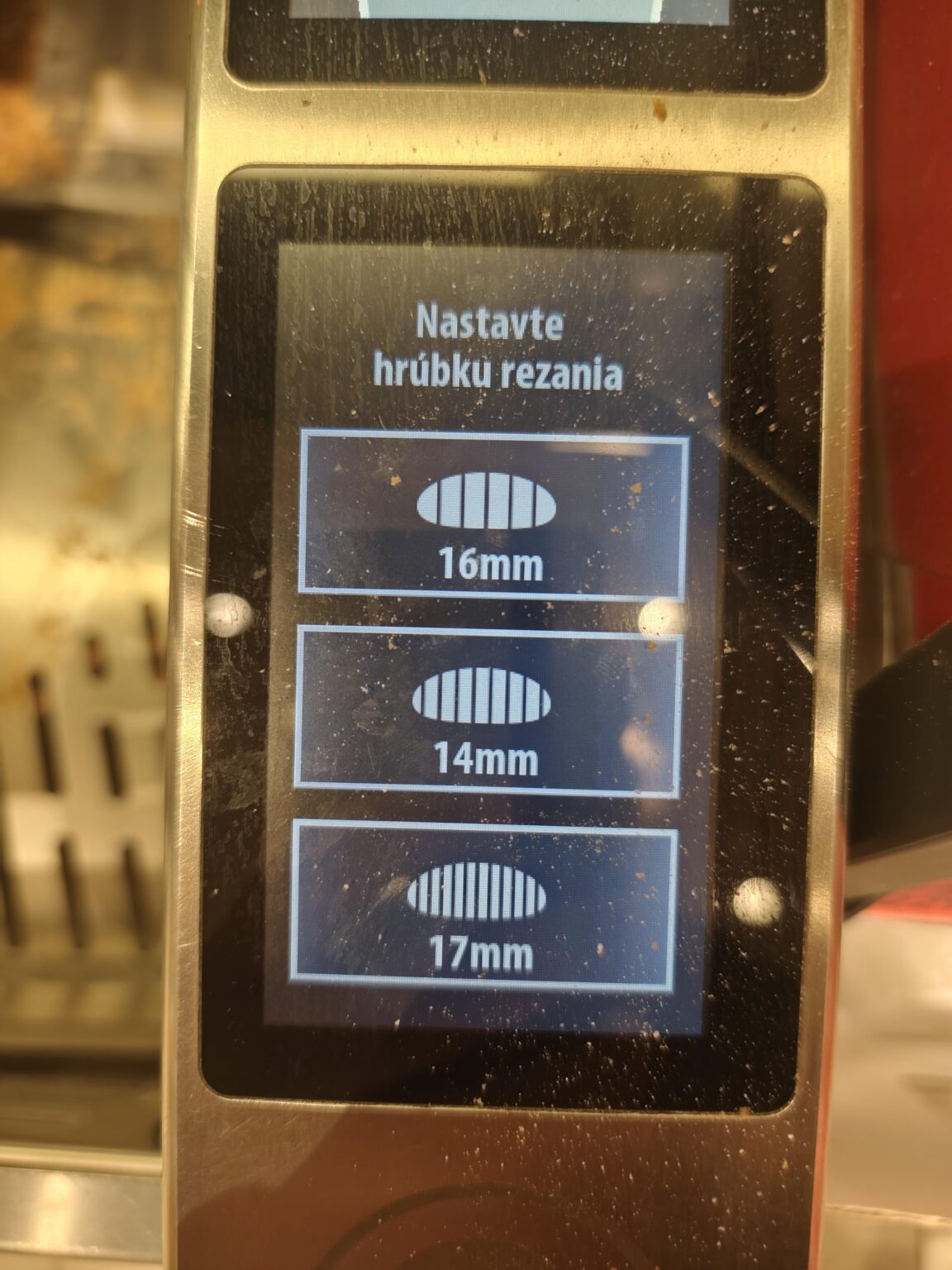 今日はパンスライサーで危うく引きちぎられそうになった