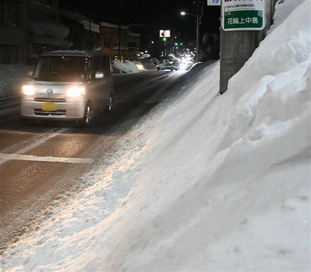 秋田県北部で記録的大雪、住民「もううんざり」 除排雪に追われ、疲れにじむ - 秋田魁新報電子版