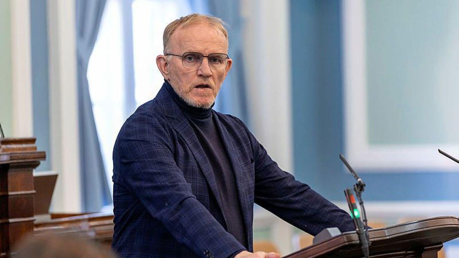 売春未遂で議員辞職 - ヴィシル