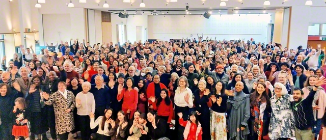 信頼は友情から、平和は信頼から！――躍動の前進を約し合ったイギリスの友（タプロー・コート総合文化センターで）