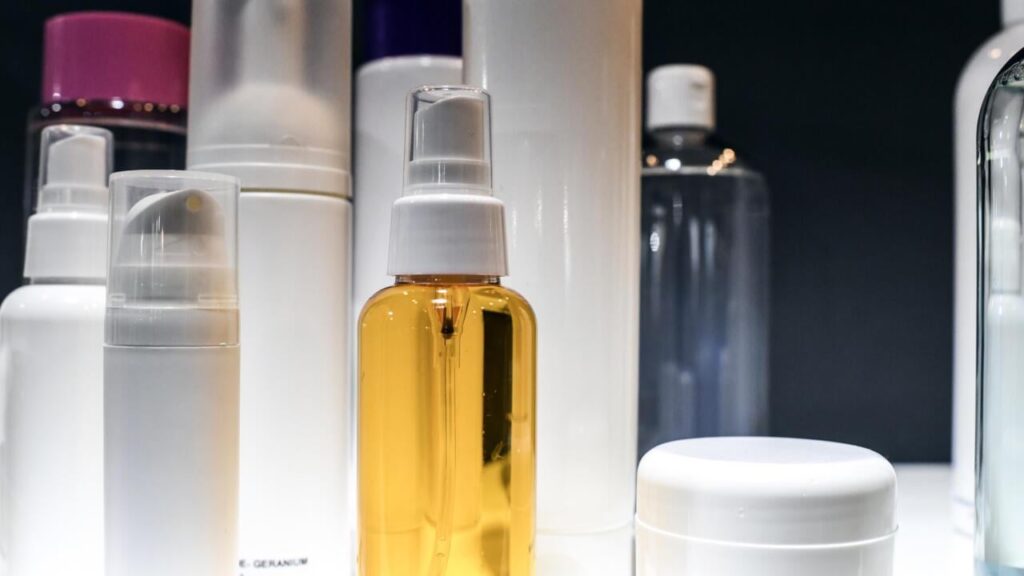 フランス、化粧品や衣類に含まれる「化学物質」の永久禁止が発効へ