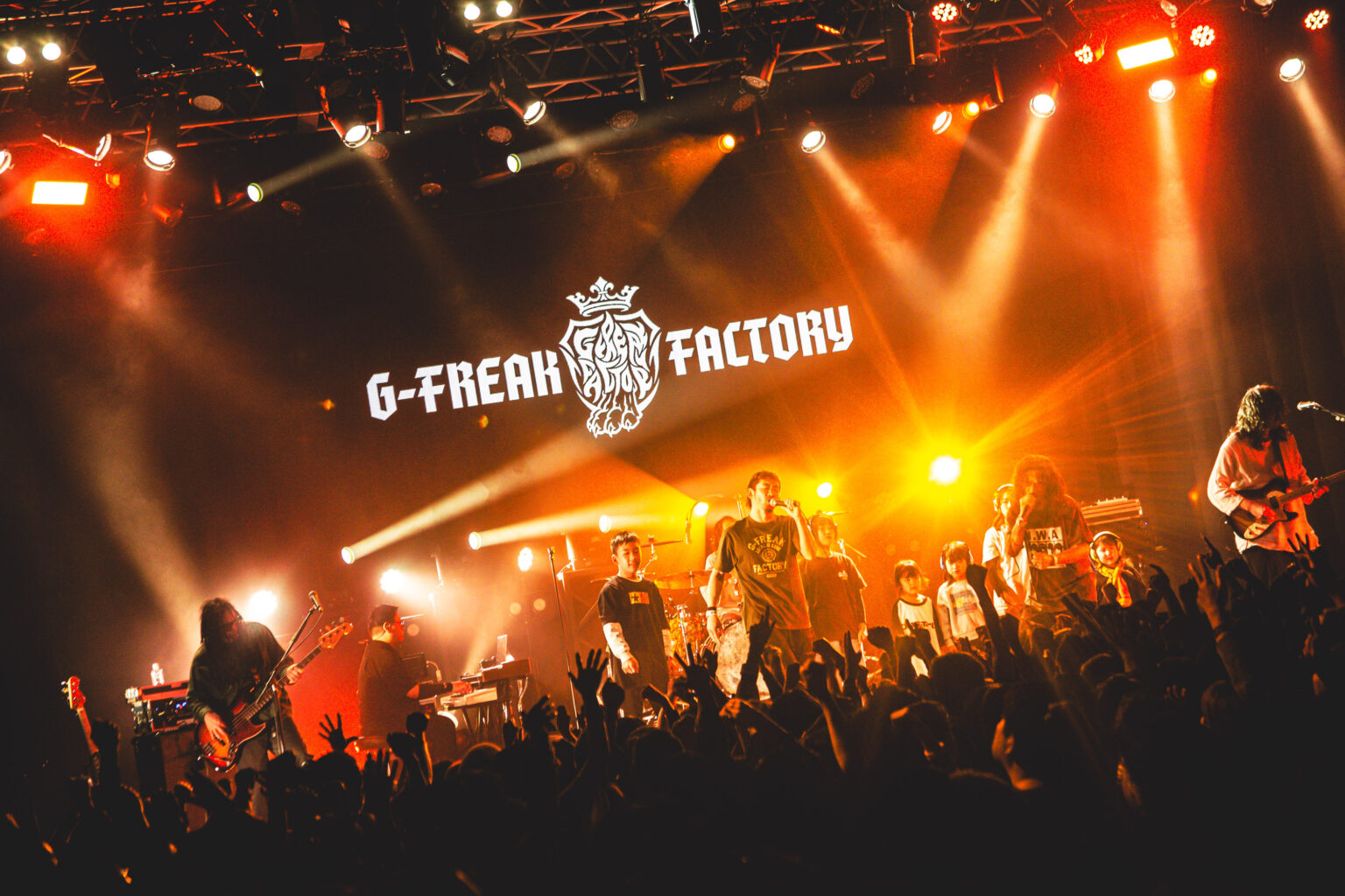 G-FREAK FACTORY、SHANK、BRAHMANら全18組が大騒ぎ、2025年の後悔を吹っ飛ばした『GORILLA HALL OSAKA PRESENTS DAI暴NEN会 -2025 FINAL SHOW-』全組レポート | SPICE G-FREAK FACTORY、SHANK、BRAHMANら全18組が大騒ぎ、2025年の後悔を吹っ飛ばした『GORILLA HALL OSAKA PRESENTS DAI暴NEN会 -2025 FINAL SHOW-』全組レポート | SPICE
