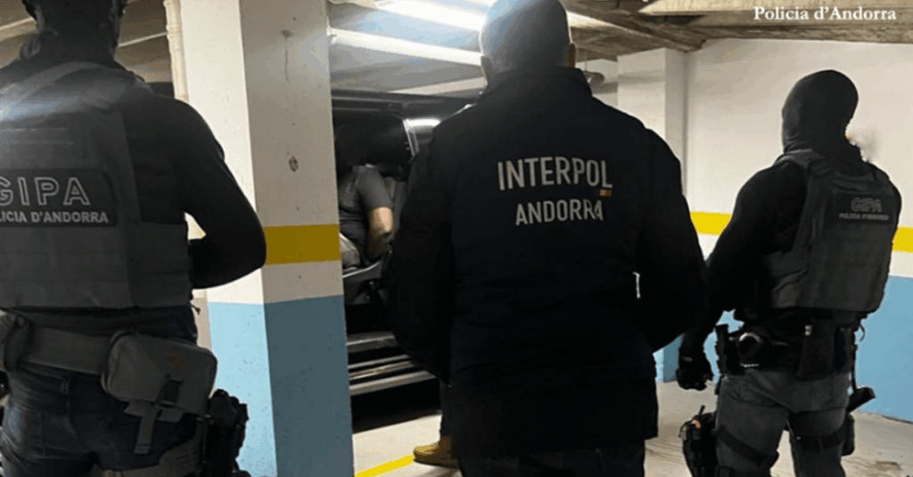 警察、麻薬密売と資金洗浄の疑いでフランスから指名手配されていた逃亡者２人を逮捕