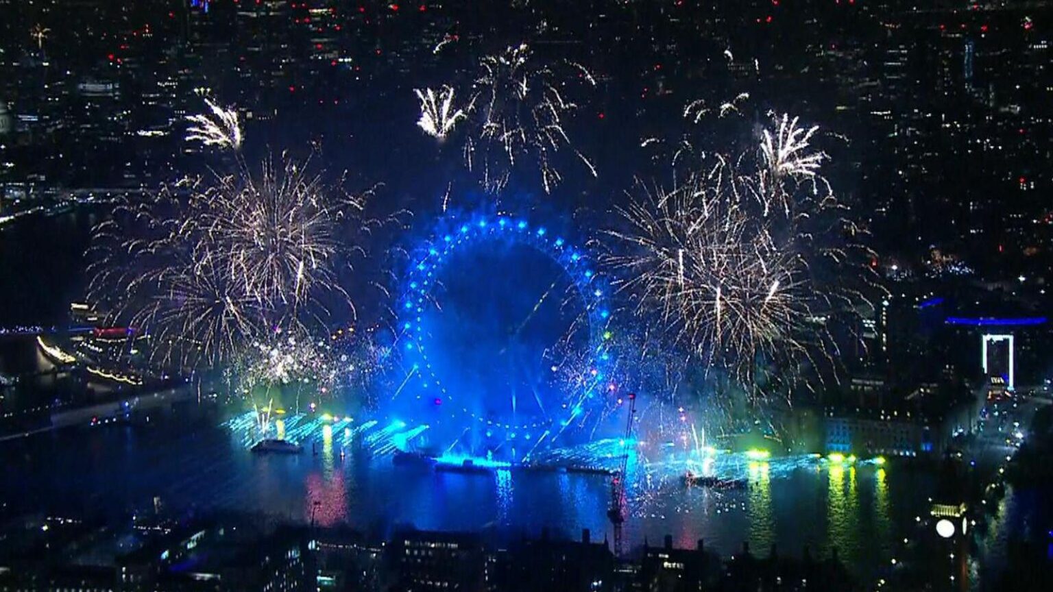 最新の新年: 英国はロンドンでヨーロッパ最大の花火大会で 2026 年を迎える