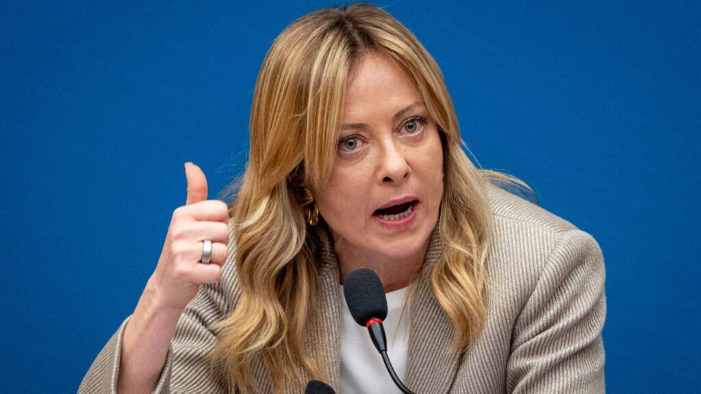 ジョルジア・メローニ氏は、NATO同盟国がアフガニスタンで「最前線から少し離れた」ところに留まっていたとするドナルド・トランプ氏の発言は「容認できない」と呼び、イタリアは「問答無用の」犠牲を払ったと付け加えた。