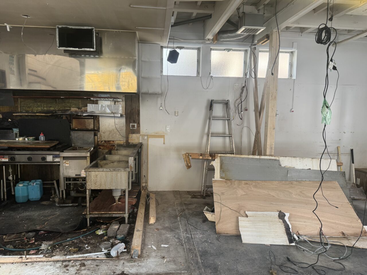 【藤沢市】辻堂海浜公園近く、サーファー通り沿いのイタリアンレストラン「ON THE PIG’S BACK」が姿消す? 現地で確認した現在の状況。