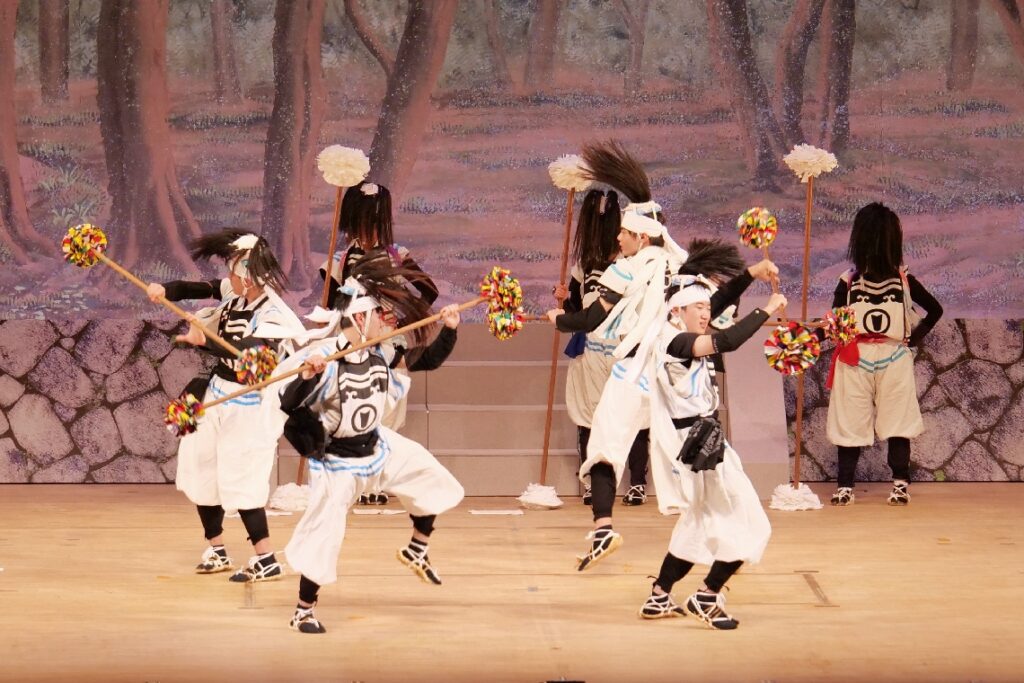 大分市で民俗芸能まつり、県内の伝承団体が一堂に　小中高生の臼坪杖踊りなど披露 - 大分のニュースなら 大分合同新聞プレミアムオンライン Gate