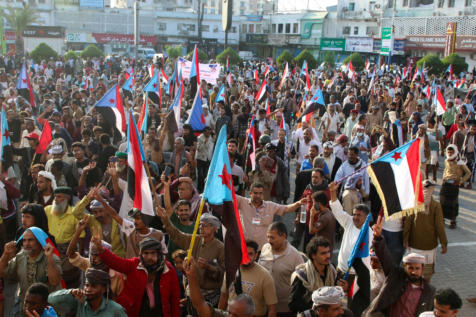 イエメン、分離派抑え込みに作戦実施　「平和的」と主張