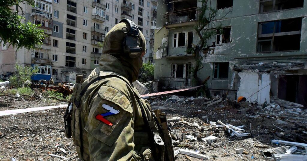 前線から「脱走」したロシア兵士に対するプーチン大統領の野蛮な雪中拷問