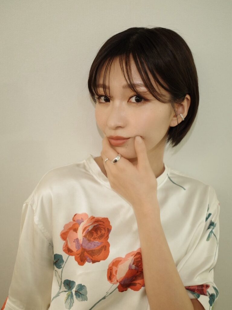 「全部似合う」の声続出　岡崎沙絵の最新衣装ショットがかわいすぎる | 話題の投稿 | スポーツブル (スポブル)