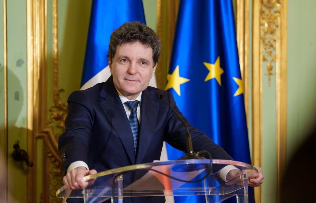 ニクソー・ダン: 私は税金が上がらないこと、あるいは減税されることさえ望まなかったと思います。それは政府に属する問題だ