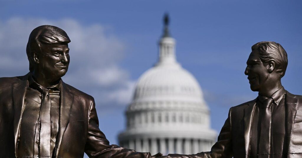 トランプ氏、エプスタインとは縁を切ると言った後もずっと連絡を取っていた