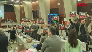 ミラノ・コルティナ、反氷地域評議会で反対派が抗議：「トランプのギャングにノー」