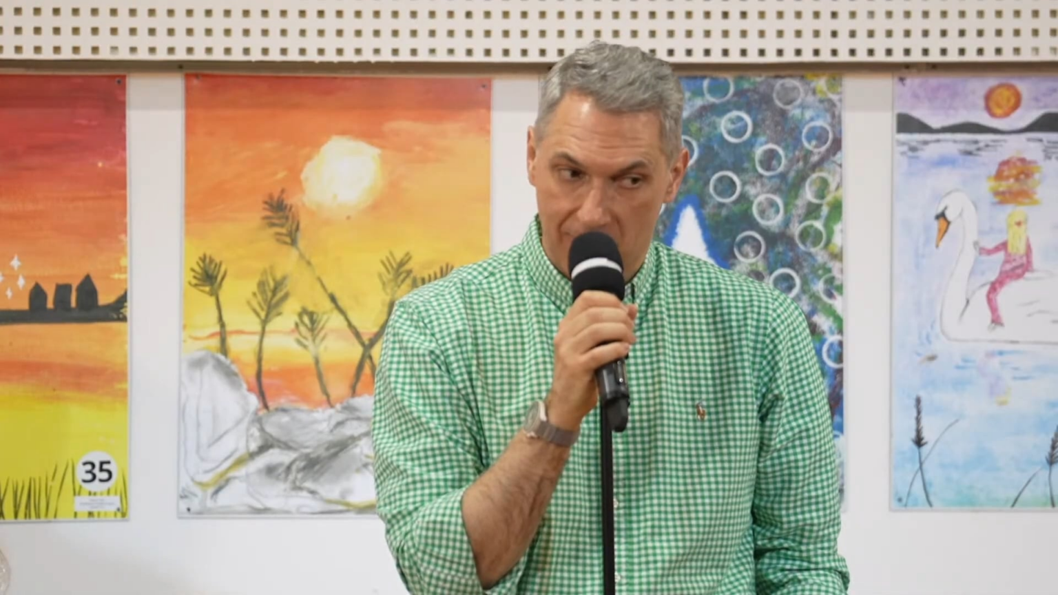 ラザールによれば、c*nys*g の仕事は汚れたトイレを掃除することです