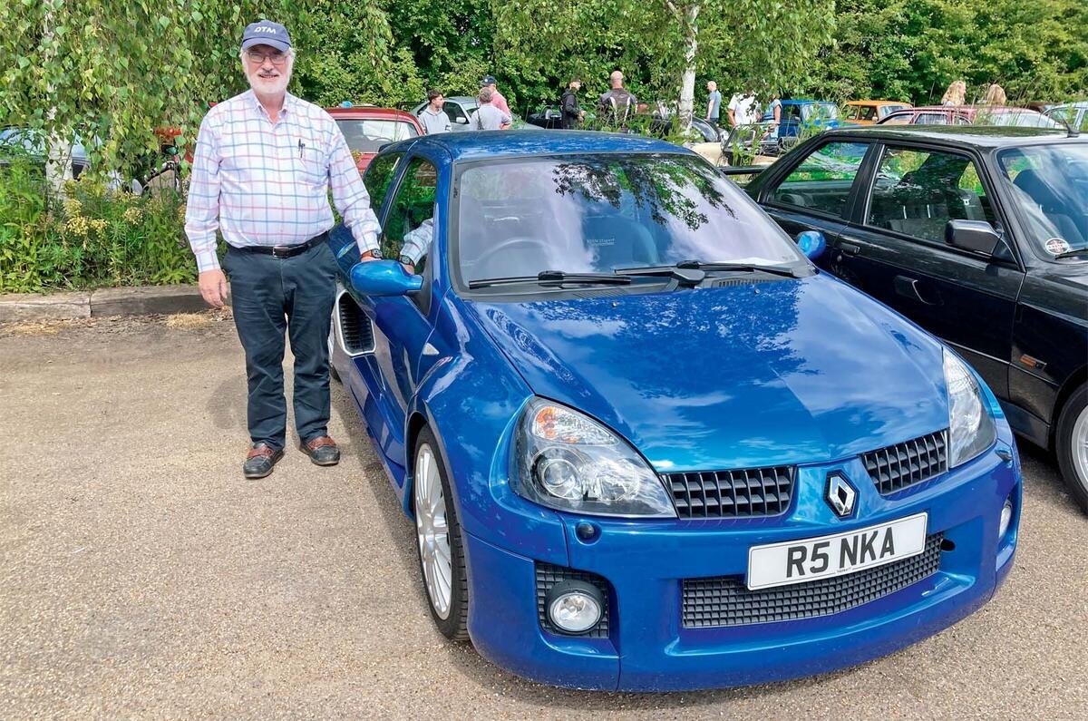 マーティン・ハセットさんのルノー・クリオV6