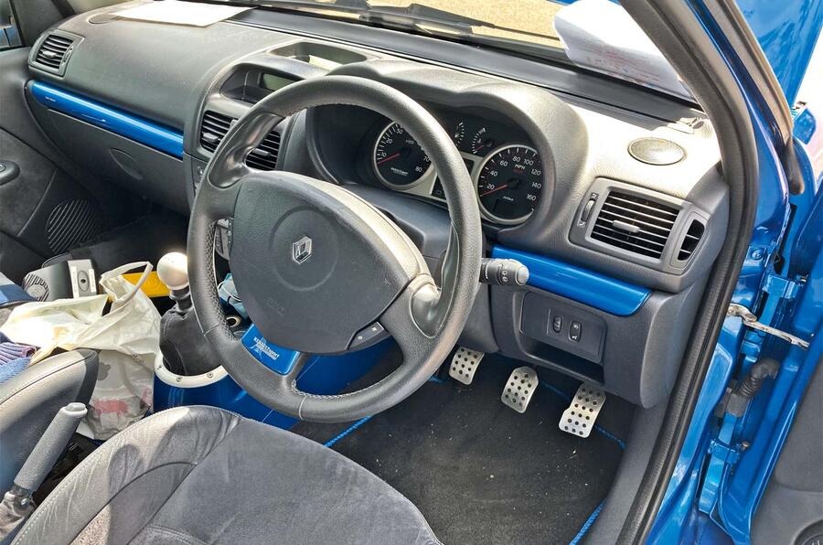 マーティン・ハセットさんのルノー・クリオV6