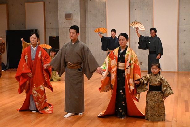 国立劇場が２題　新春の沖縄芝居　１０、１１日に上演