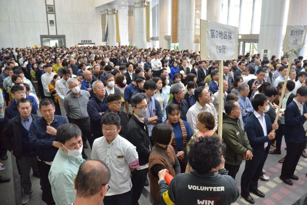 県庁で消防訓練すると避難に何分かかる？2000人が参加　沖縄