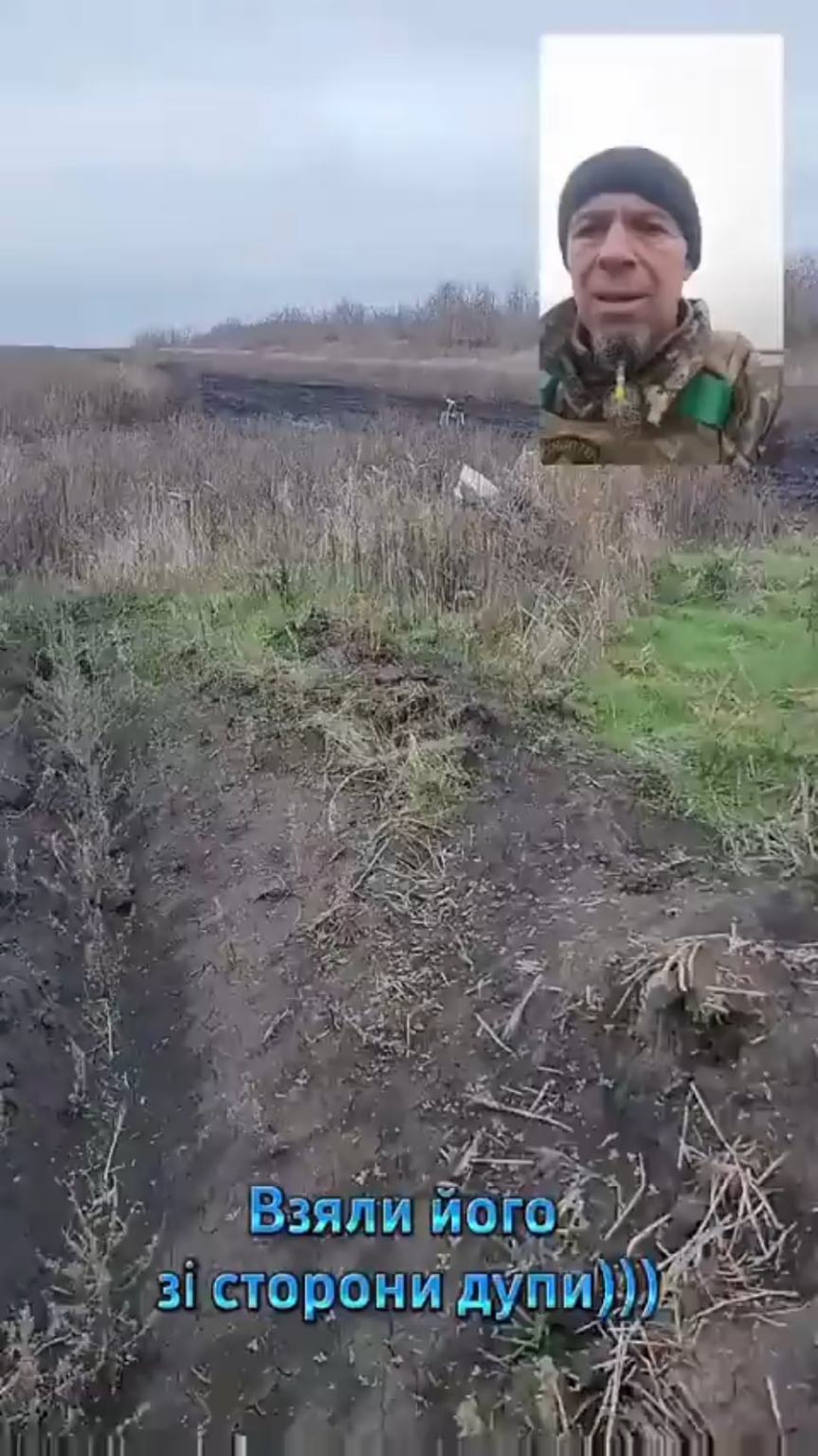 ウクライナ軍兵士は、ロシアの光ファイバー無人機が座って待ち伏せを待っているのを発見し、背後から接近して弾頭を取り外した。