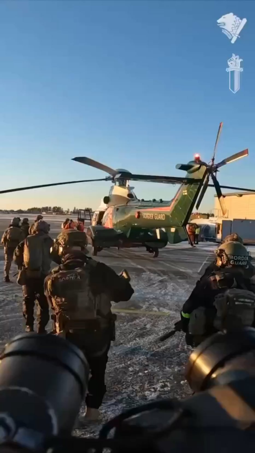 フィンランド国境警備隊は、ロシアからの途中で海中ケーブルの損傷に関与した疑いのある貨物船フィットブルグ号の以前の拿捕の様子を映したビデオを公開した。