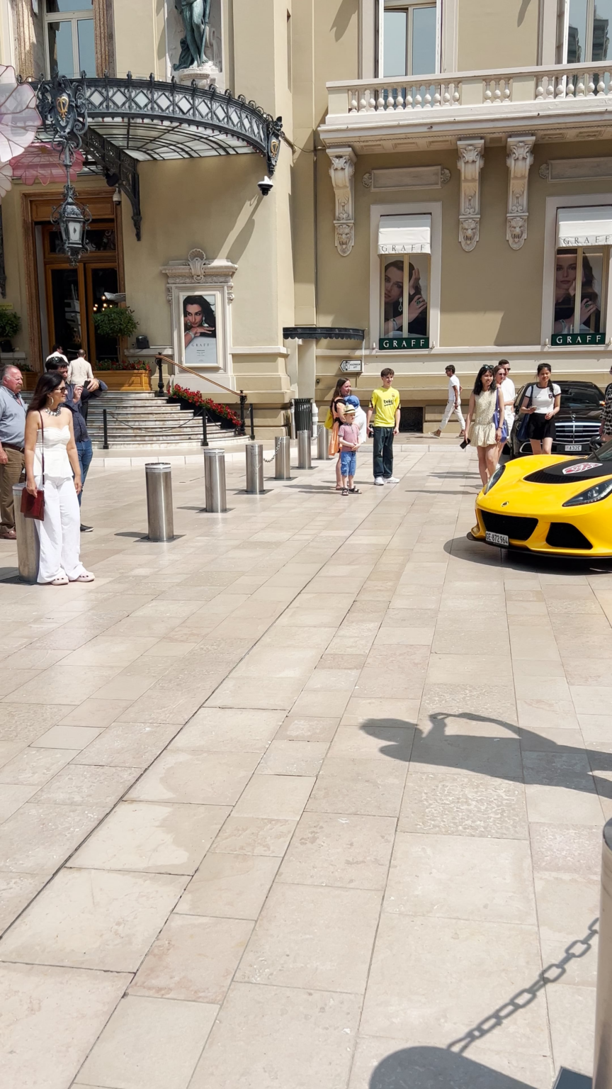 カジノ広場の雰囲気 🇲🇨 モナコは決して期待を裏切りません