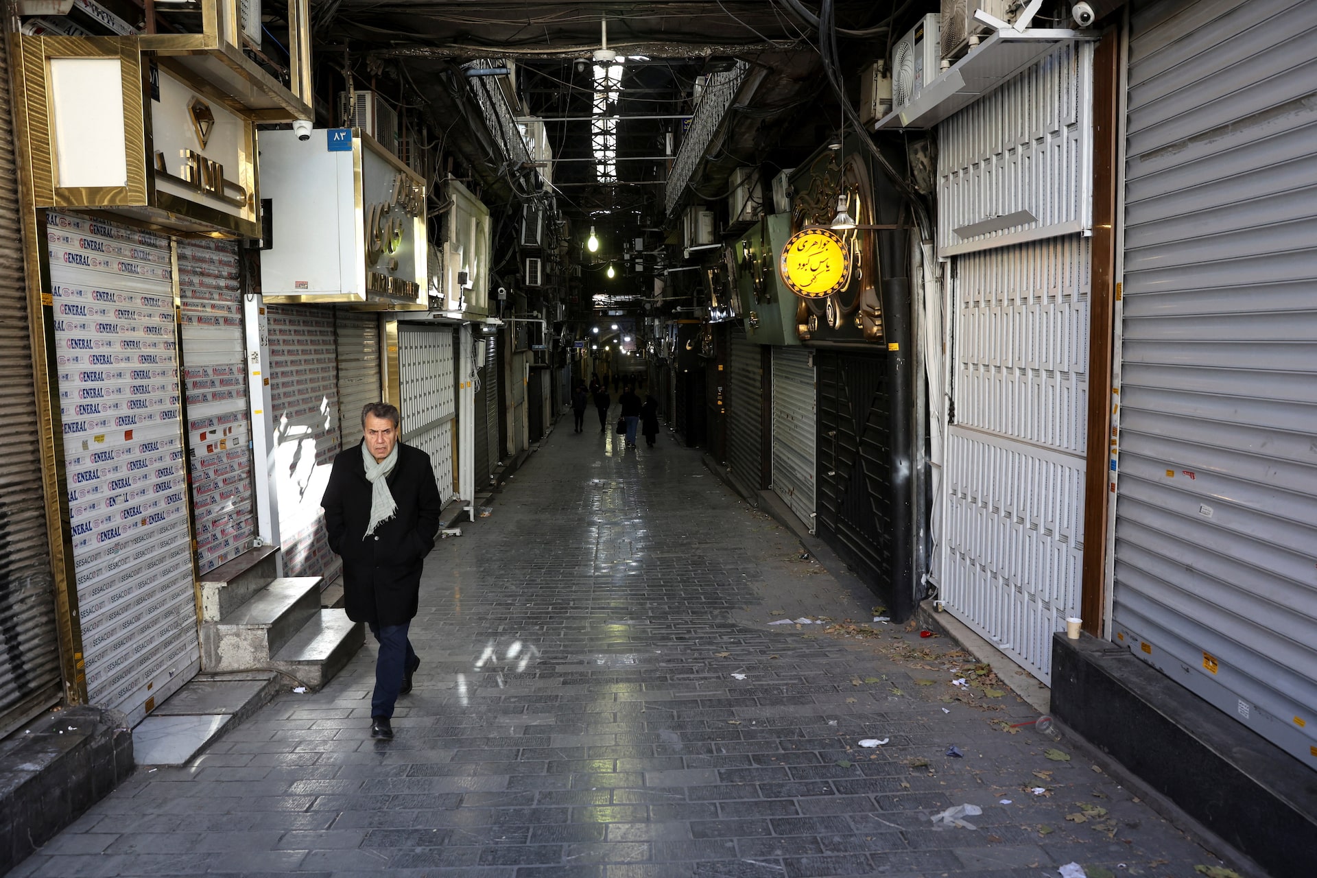 イランで大規模デモ、景気低迷への抗議で死者も　トランプ氏介入示唆