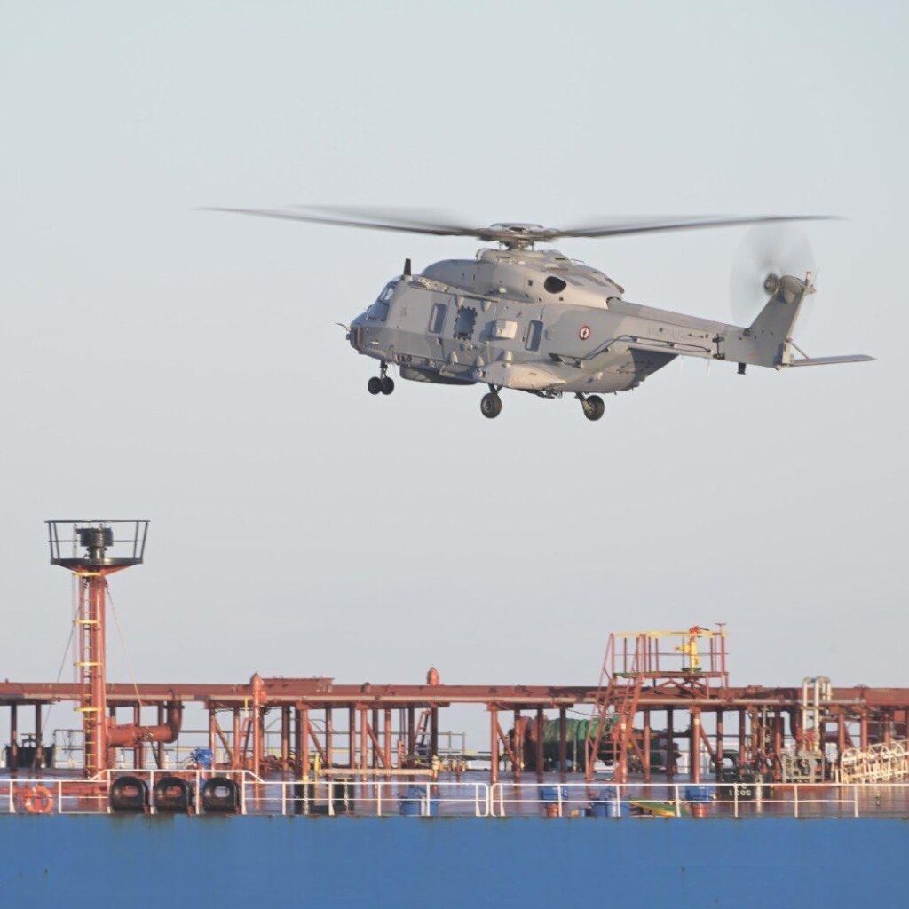 フランス海軍が地中海でロシアの「影の艦隊」石油タンカーに乗船、マクロン大統領が発言