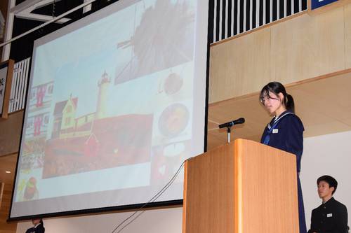 米国での活動内容を発表する生徒