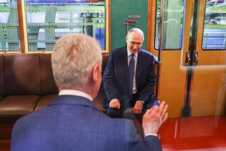 ロシア、無人運転地下鉄導入へ　プーチン氏視察、２７年開始