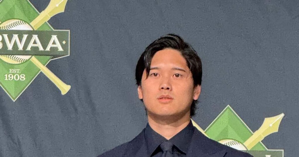 【MLB】大谷翔平がNYでの晩餐会に紺スーツで登場　真美子さんも同席　ナ・リーグCY賞右腕、スキーンズらと談笑する姿も - サンスポ