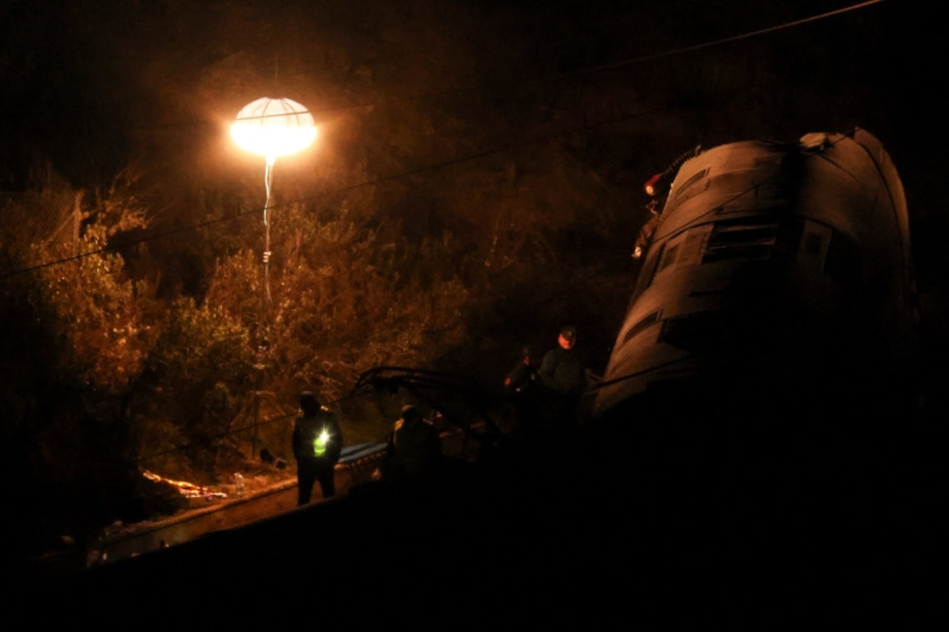 スペイン高速列車衝突事故、死者39人に 国営放送