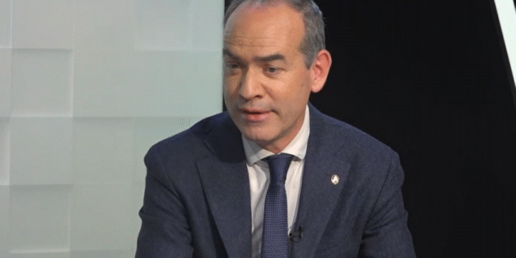 (音声) 「霜のせいで転倒した人たちは、正しい履物を履いて通りに出ましたか?」