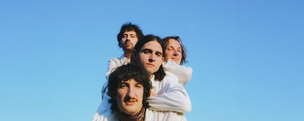 【2作品レビュー】ドイツ発4人組Rikasが描く、失われた日々と希望の旅路 – BELONG Media