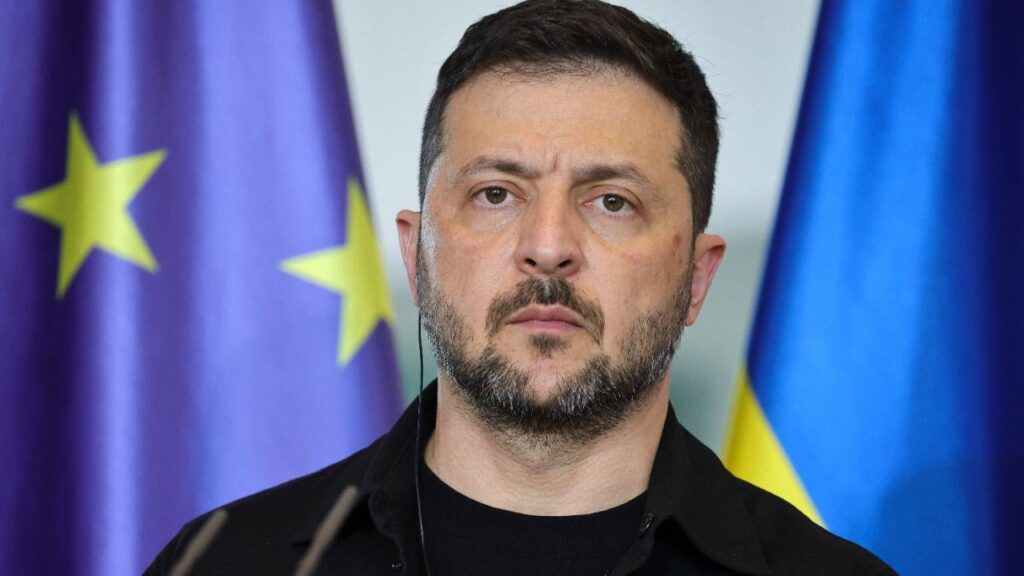 ヴォロディミル・ゼレンスキー大統領は、モスクワでウラジーミル・プーチン大統領と会談するというクレムリンの提案を拒否し、代わりにロシア指導者を「もし勇気があれば」キエフに来るよう招待した。