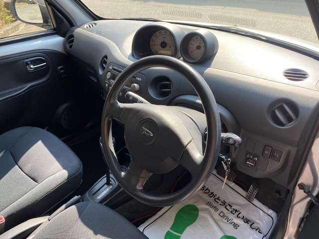 軽自動車購入後 オイル交換2000円税込です 上級グレードのキャッスルオイル SN/CF GF-5 5W-30を20L缶にて購入利用 お客様の笑顔の為に!!普通車1L 800円税込。まずは通話料無料ダイアル 0078-6002-871157