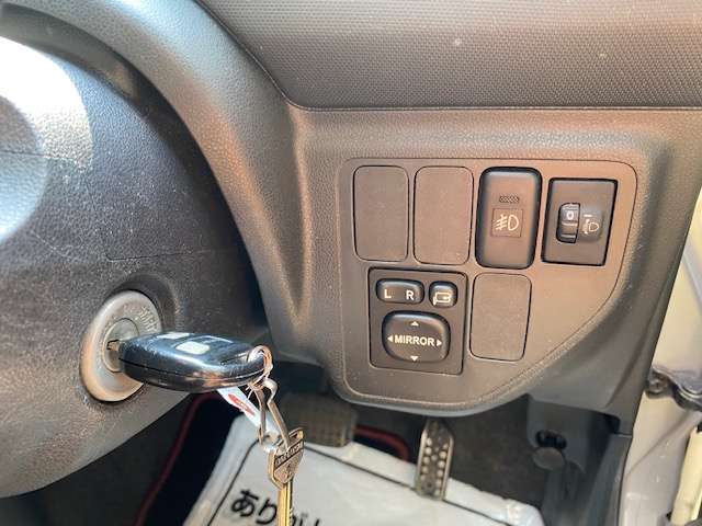 毎月平均5台は全国からお電話やメールのみでのご注文を頂いております。オートクリスタルは遠方のお客様への販売は自信がございます。気になった車両がありましたら、まずは通話料無料ダイアル 0078-6002-871157