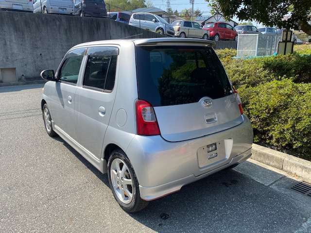 毎月平均5台は全国からお電話やメールのみでのご注文を頂いております。オートクリスタルは遠方のお客様への販売は自信がございます。気になった車両がありましたら、まずは通話料無料ダイアル 0078-6002-871157