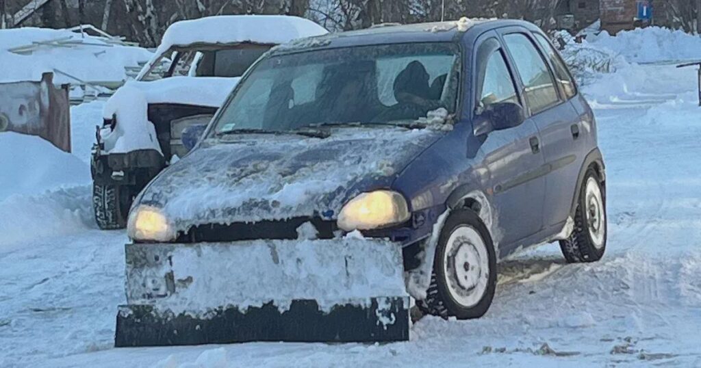 ドログの人々は祝ったが、オペルを雪かき車に変えたとして警察はペーターに罰金を科した