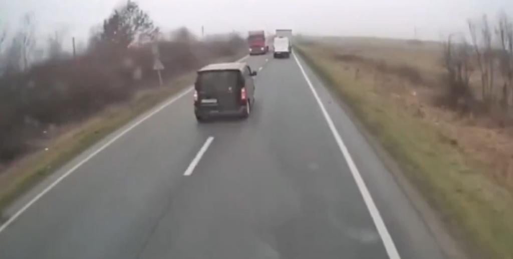 捜査当局は、ティミシュで７人が死亡、３人が負傷した重大事故を起こしたミニバス（ギリシャ人支持者同乗）の運転手がアルコール、コカイン、マリファナを摂取していたことを確認した。