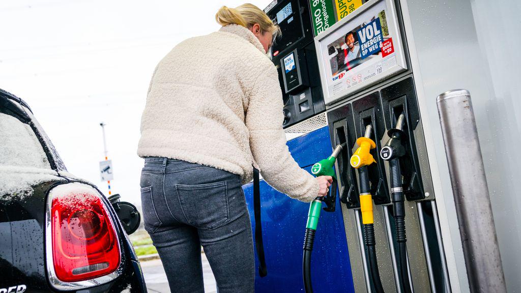 ガソリンの物品税が引き上げられ、さらに増える:「1リットルあたり2.50税に慣れる」