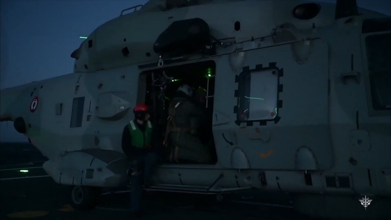昨日の朝、地中海でロシアの闇艦隊の石油タンカー「グリンチ」を拿捕するためにヘリコプター攻撃を行っているフランス軍の映像