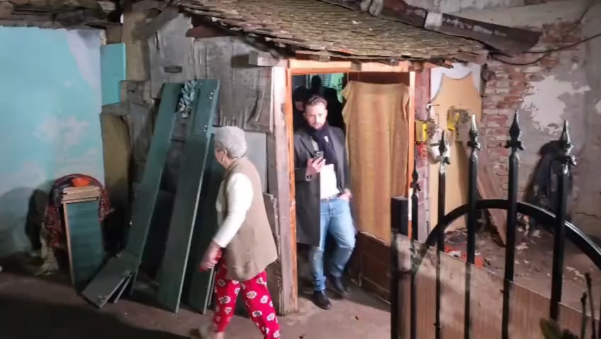 「サンミハイウ・ロマンの抗議活動参加者の代表は、祖父母の家で殺人容疑の子供を捜索した。」 +FBのコメント